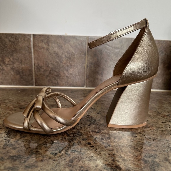 Dainty Bow Metallic Leather Block Heel Dress Sandals - Picture 3 of 8